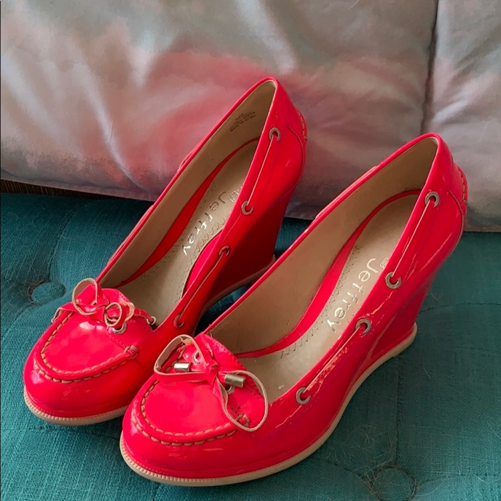 Hot pink Sperry Jeffrey wedges